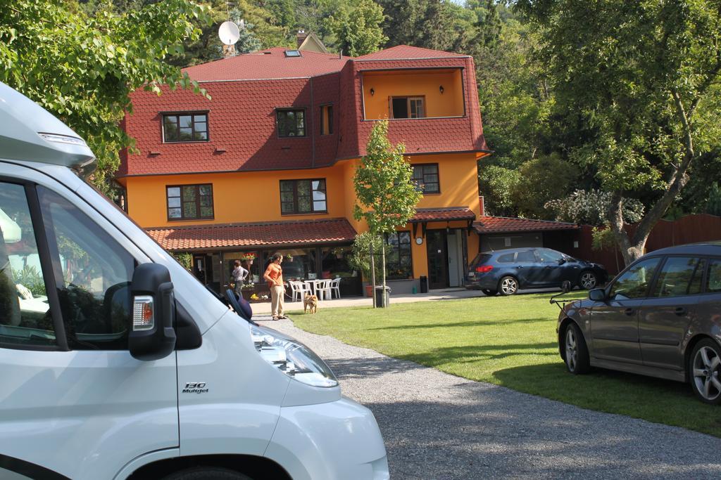 Pension Trojska Прага Экстерьер фото